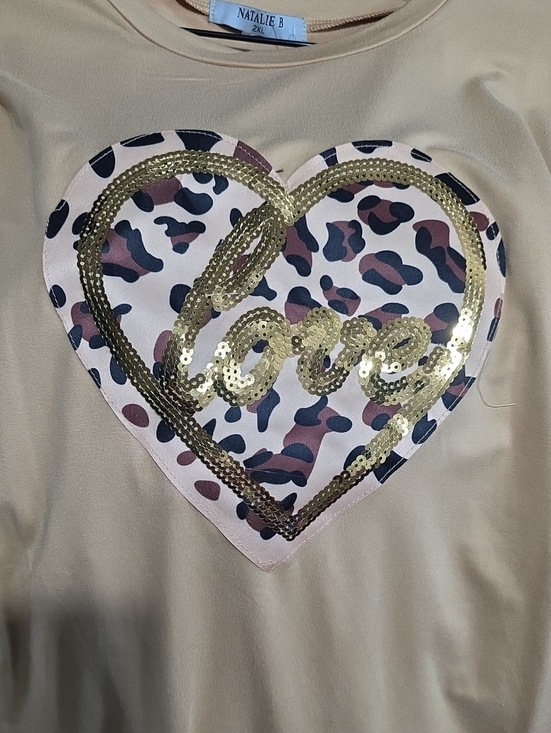 Tops - NWT LOVE GOLD SEQUENCE SATIN HEART TEE